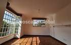 4 Bed House with En Suite in Rosslyn - 12