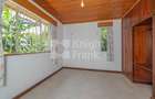 10 Bed House with Garden at Rosslyn Lone Tree - 7