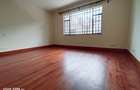 5 Bed Townhouse with En Suite at Off Convent Drive - 10
