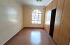 4 Bed House with En Suite in Ridgeways - 16