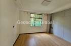 5 Bed Townhouse with En Suite in Lavington - 10
