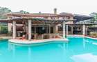 5 Bed House with En Suite in Ridgeways - 1