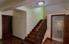 5 Bed Townhouse with En Suite in Lavington - 2