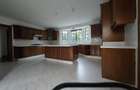 5 Bed House with En Suite in Nyari - 17
