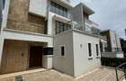 5 Bed Townhouse with En Suite in Lavington - 8