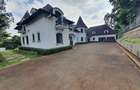 5 Bed Townhouse with En Suite in Lavington - 2