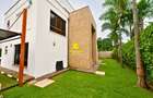 5 Bed Villa with En Suite in Lavington - 1