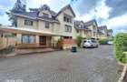 5 Bed Townhouse with En Suite at Lavington - 3