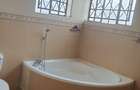 3 Bed Apartment with En Suite in Riverside - 11