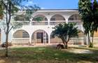 4 Bed House with En Suite at 3Rd Avenue - 1