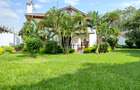 5 Bed House with En Suite in Runda - 1
