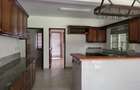 5 Bed Townhouse with En Suite in Rosslyn - 2