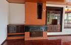 5 Bed House with En Suite at Close To Un - 6