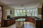 5 Bed Townhouse with En Suite in Rosslyn - 2