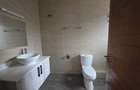 5 Bed Townhouse with En Suite in Ridgeways - 17