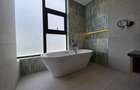 5 Bed House with En Suite in Brookside - 2