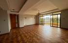 4 Bed Apartment with En Suite in Riverside - 2