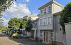 5 Bed Townhouse with En Suite at Lavington Road - 5