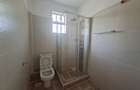 5 Bed House with En Suite at Close To Un - 12