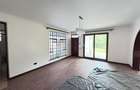 5 Bed House with En Suite at Windsor - 14