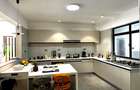 3 Bed Apartment with En Suite at Parklands - 6