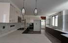 5 Bed Townhouse with En Suite in Lavington - 4