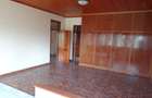 6 Bed House with En Suite in Nyari - 19