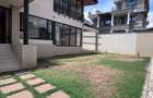 4 Bed House with En Suite in Membley - 18
