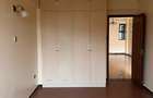 1 Bed Apartment with Gym in Kilimani - 4
