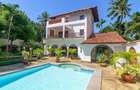 4 Bed Villa with En Suite at Links Road - 1
