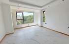 Serviced 2 Bed Apartment with En Suite in Spring Valley - 4