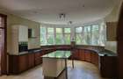 5 Bed Townhouse with En Suite in Rosslyn - 3