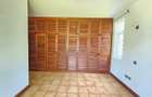 5 Bed House with En Suite in Rosslyn - 8