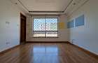 4 Bed Apartment with En Suite at 2Nd Parklands Avenue - 20