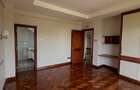 4 Bed Apartment with En Suite at Riverside Drive - 6