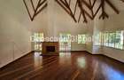 5 Bed House with En Suite in Rosslyn - 10