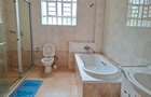 5 Bed Townhouse with En Suite at - 12