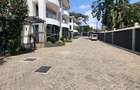 5 Bed Villa with En Suite in Lavington - 1