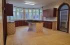 5 Bed Townhouse with En Suite in Rosslyn - 3