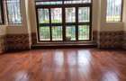 5 Bed Villa with En Suite in Lavington - 1