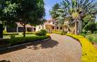 5 Bed House with En Suite in Runda - 14