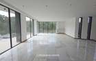 5 Bed House with Garden in Nyari - 18