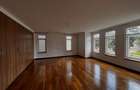 5 Bed Townhouse with En Suite at Lavington - 4