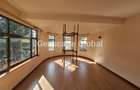 5 Bed House with En Suite in Spring Valley - 5