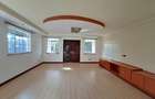 5 Bed House with En Suite at Close To Un - 10