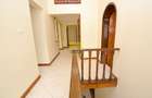 5 Bed Villa with En Suite in Riverside - 11