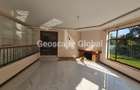 5 Bed House with En Suite in Spring Valley - 2