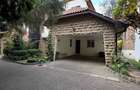 4 Bed Townhouse with En Suite at Lavington - 3