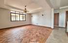 4 Bed Apartment with En Suite at Riverside Drive - 10