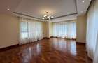 5 Bed House with En Suite at Rosslyn - 18